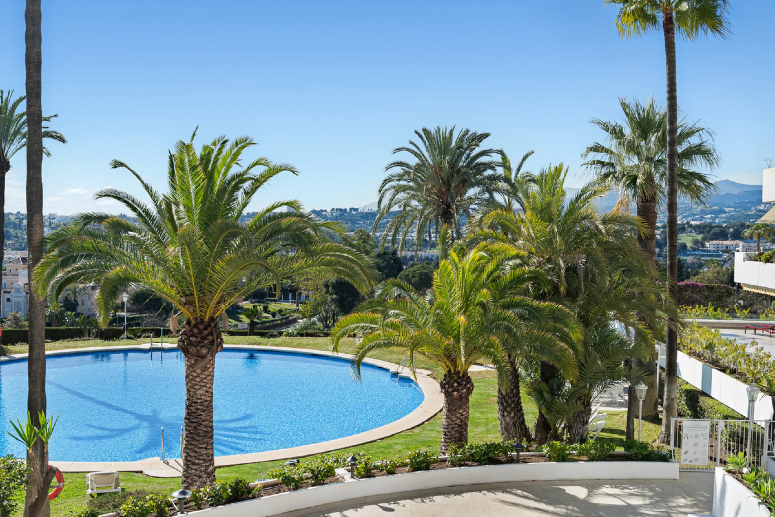 Apartment - Middle Floor Apartment в продаже в Marbella, Málaga. В доме 3 спален и 3 ванных комнат. Площадь дома 110 м²