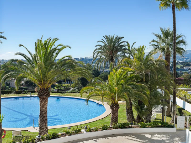 Apartment - Middle Floor Apartment в продаже в Marbella, Málaga. В доме 3 спален и 3 ванных комнат. Площадь дома 110 м²