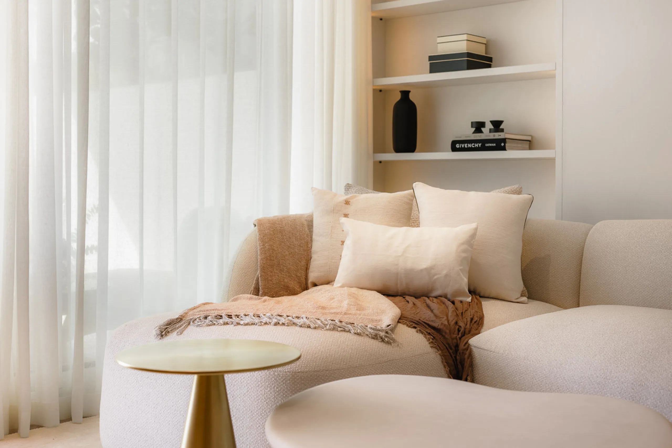 Apartment - Middle Floor Apartment в продаже в Marbella, Málaga. В доме 3 спален и 3 ванных комнат. Площадь дома 110 м²