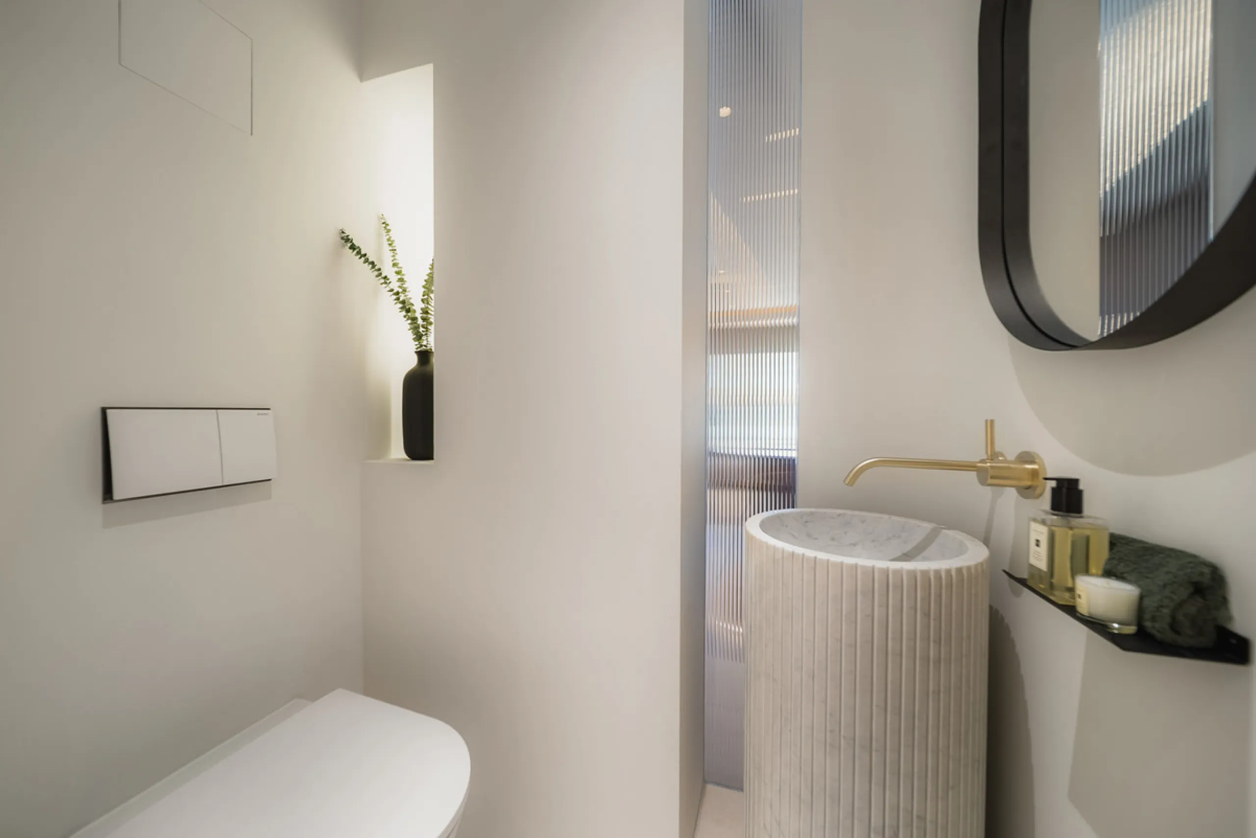 Apartment - Middle Floor Apartment в продаже в Marbella, Málaga. В доме 3 спален и 3 ванных комнат. Площадь дома 110 м²