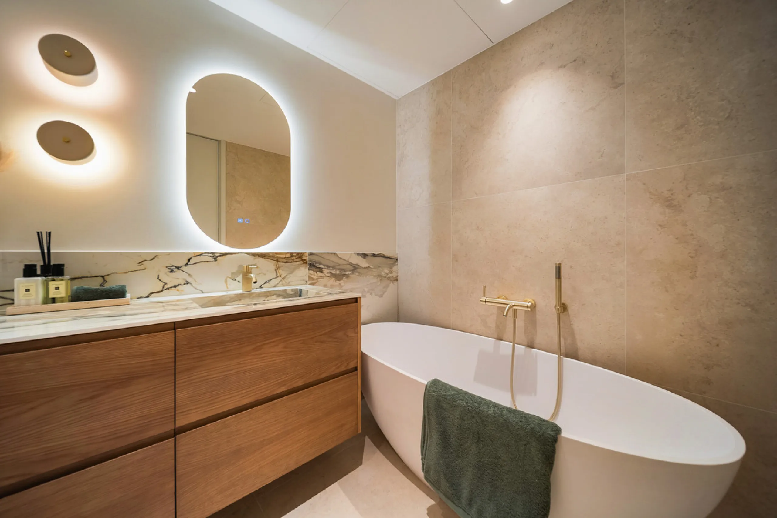 Apartment - Middle Floor Apartment в продаже в Marbella, Málaga. В доме 3 спален и 3 ванных комнат. Площадь дома 110 м²