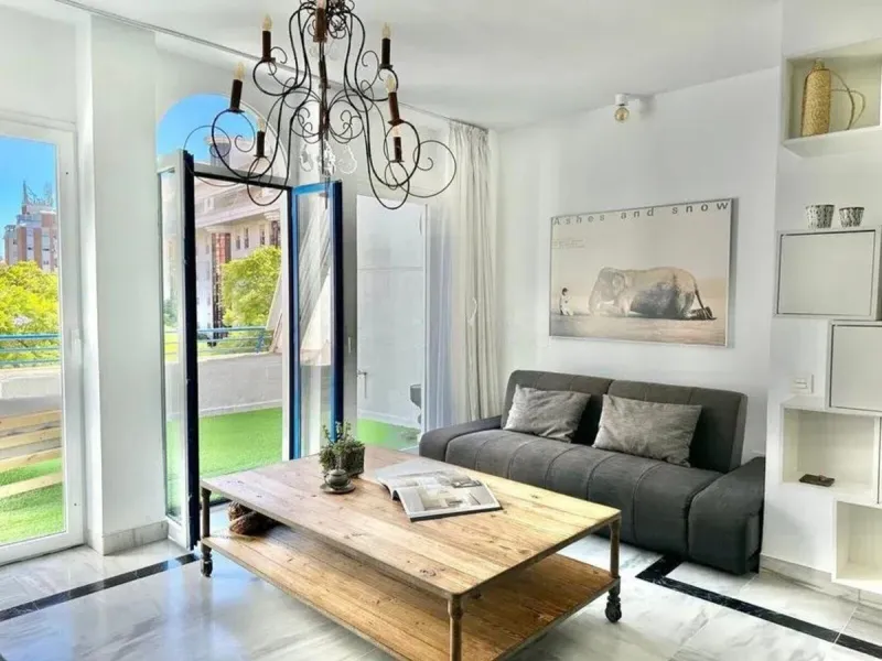 Nice and cozy duplex in one of the best locations in Marbella, in a coveted complex on second line beach.