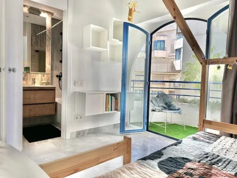 Nice and cozy duplex in one of the best locations in Marbella, in a coveted complex on second line beach.