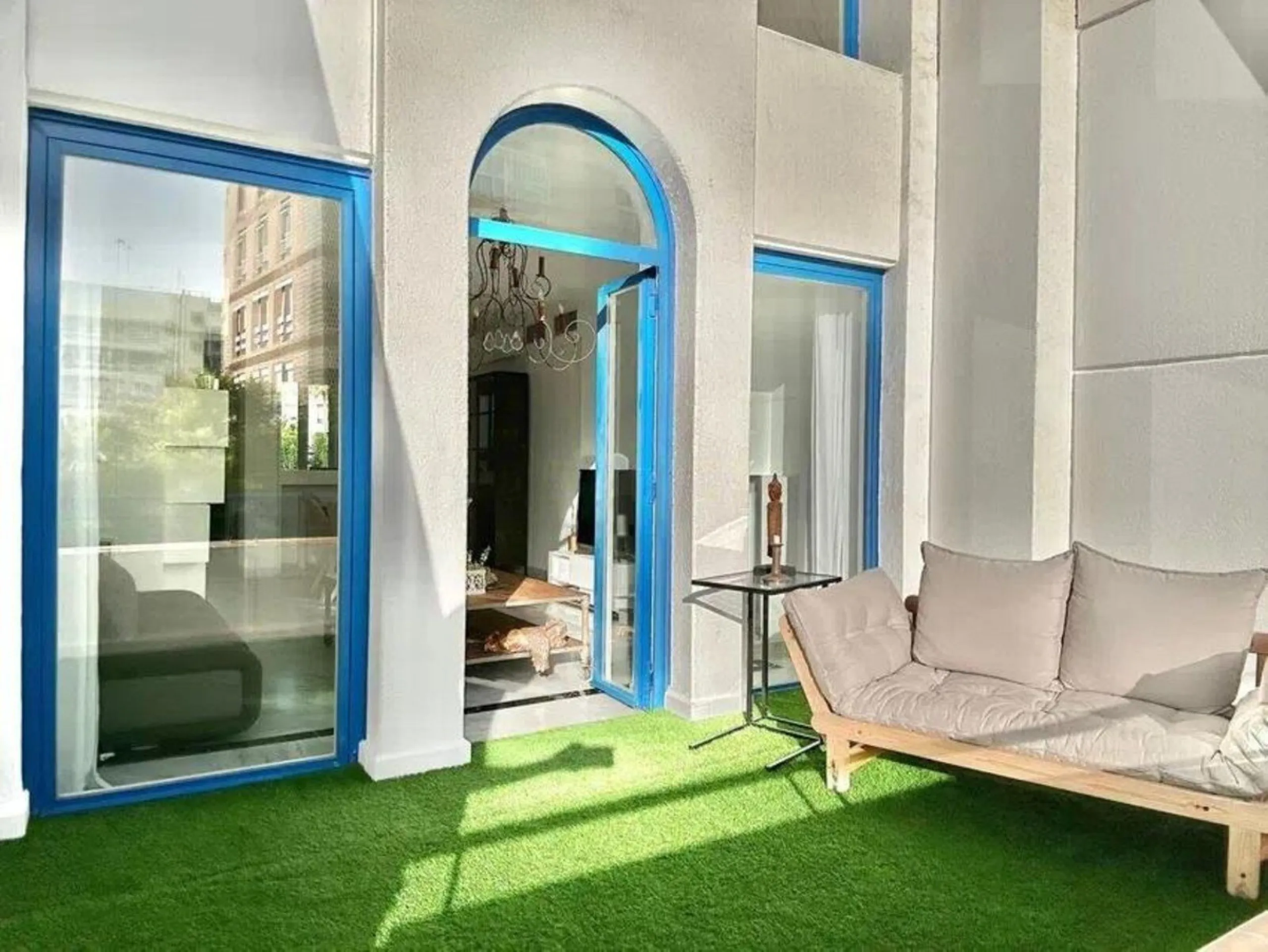 Nice and cozy duplex in one of the best locations in Marbella, in a coveted complex on second line beach.