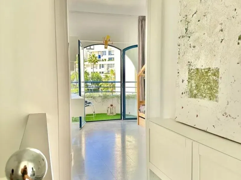 Nice and cozy duplex in one of the best locations in Marbella, in a coveted complex on second line beach.