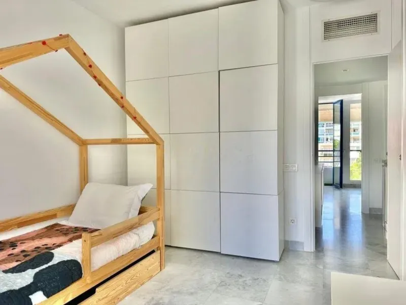 Nice and cozy duplex in one of the best locations in Marbella, in a coveted complex on second line beach.