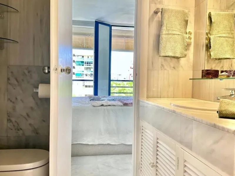 Nice and cozy duplex in one of the best locations in Marbella, in a coveted complex on second line beach.