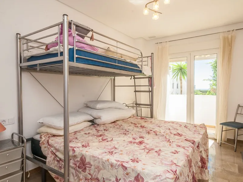 This spacious ground floor apartment in Riviera del Sol offers a perfect combination of comfort and convenience. The property features three bedrooms and three bathrooms, a bright and generous lounge dining area, and a fully fitted kitchen.