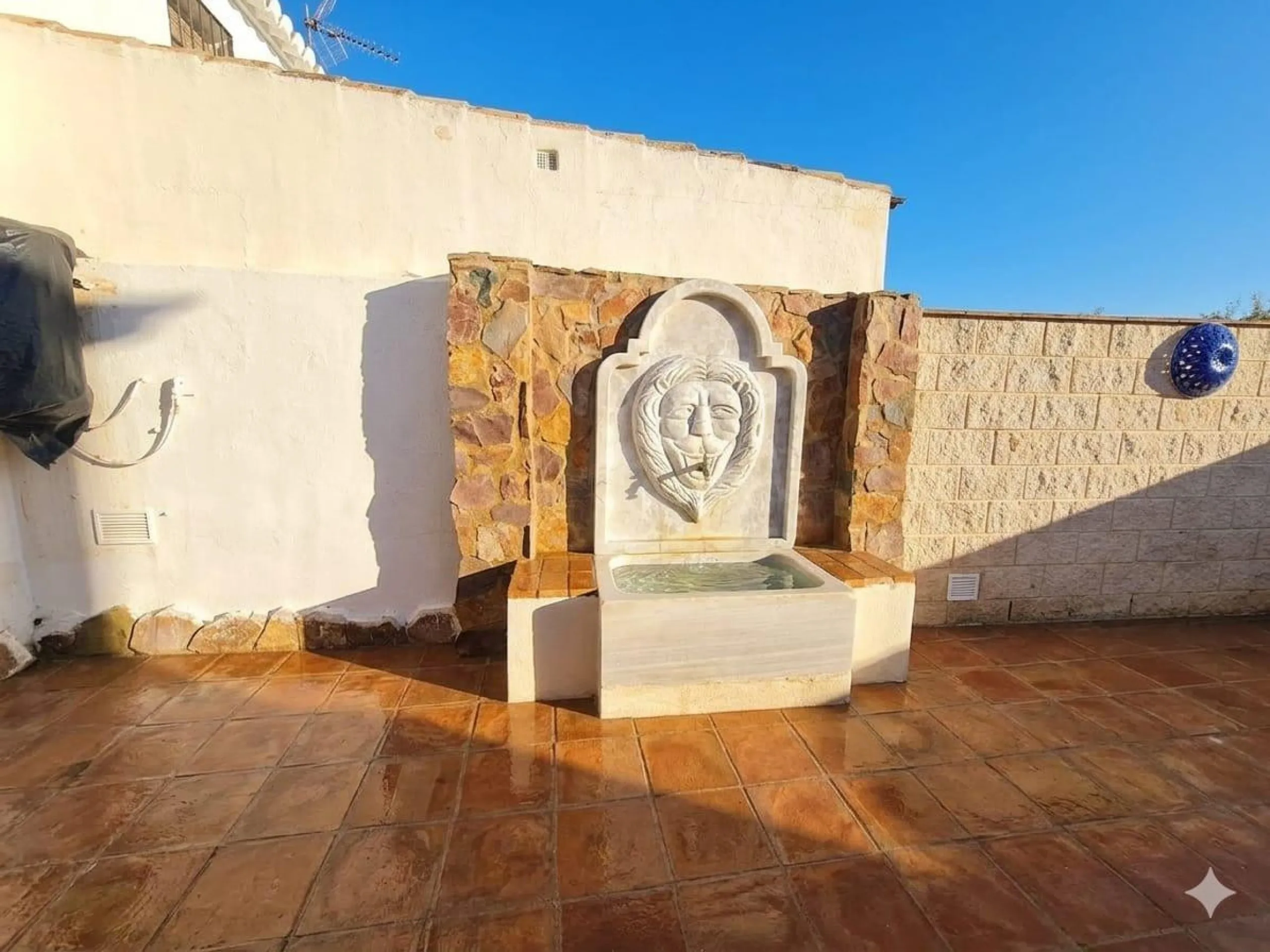 House - Finca - Cortijo в продаже в Cártama, Málaga. В доме 5 спален и 1 ванных комнат. Площадь дома 253 м². Площадь участка 8000 м²