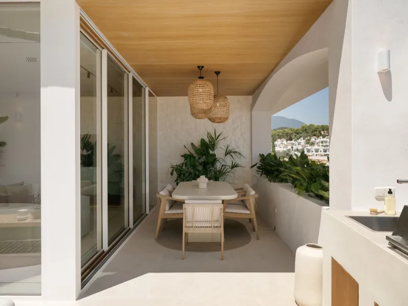 This elegant 4-bedroom, 4-bathroom townhouse in the heart of Aloha offers the perfect balance of style and convenience. With three en-suite bedrooms, it's designed for both comfort and privacy. The bright, open-plan living space flows onto spacious terrac