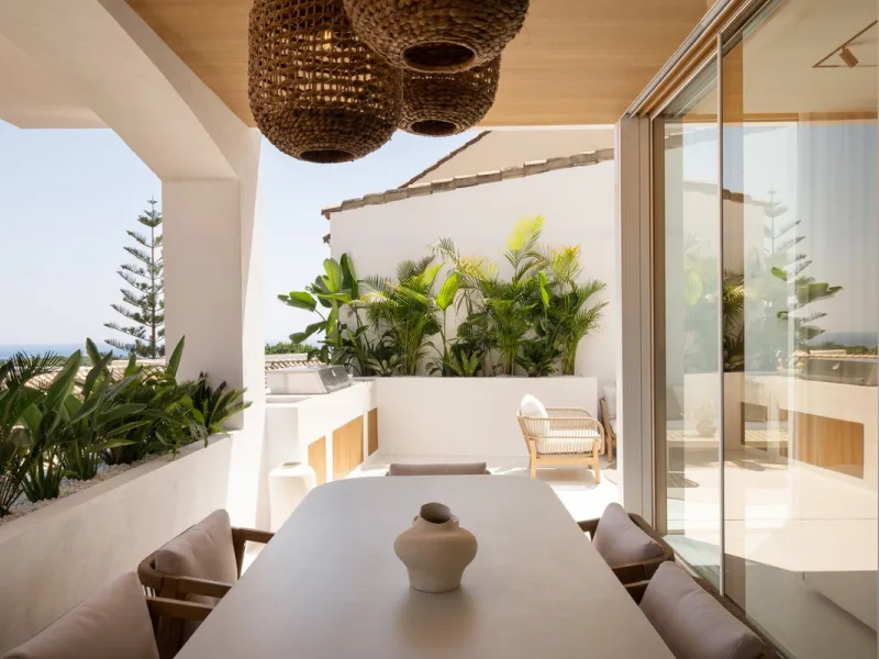 This elegant 4-bedroom, 4-bathroom townhouse in the heart of Aloha offers the perfect balance of style and convenience. With three en-suite bedrooms, it's designed for both comfort and privacy. The bright, open-plan living space flows onto spacious terrac