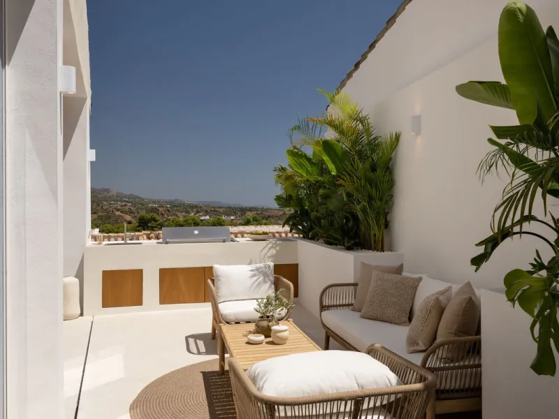 This elegant 4-bedroom, 4-bathroom townhouse in the heart of Aloha offers the perfect balance of style and convenience. With three en-suite bedrooms, it's designed for both comfort and privacy. The bright, open-plan living space flows onto spacious terrac