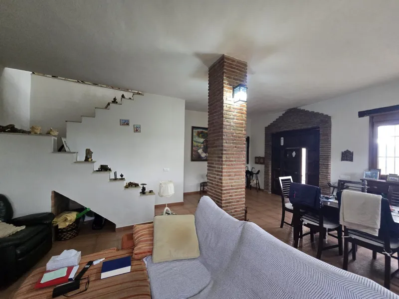 House - Finca - Cortijo в продаже в Cártama, Málaga. В доме 5 спален и 1 ванных комнат. Площадь дома 253 м². Площадь участка 8000 м²