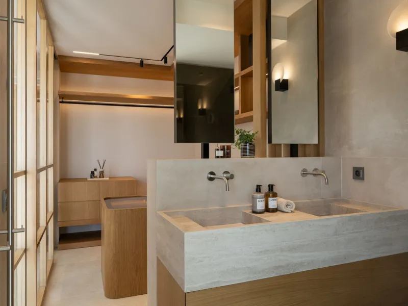 This elegant 4-bedroom, 4-bathroom townhouse in the heart of Aloha offers the perfect balance of style and convenience. With three en-suite bedrooms, it's designed for both comfort and privacy. The bright, open-plan living space flows onto spacious terrac