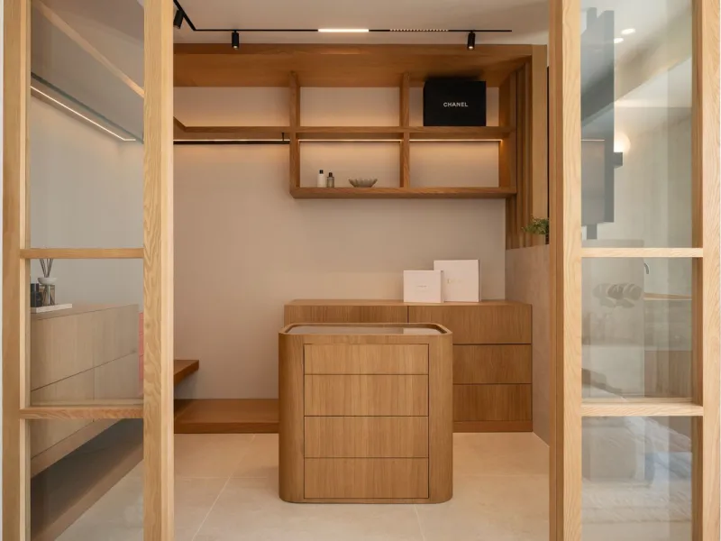 This elegant 4-bedroom, 4-bathroom townhouse in the heart of Aloha offers the perfect balance of style and convenience. With three en-suite bedrooms, it's designed for both comfort and privacy. The bright, open-plan living space flows onto spacious terrac