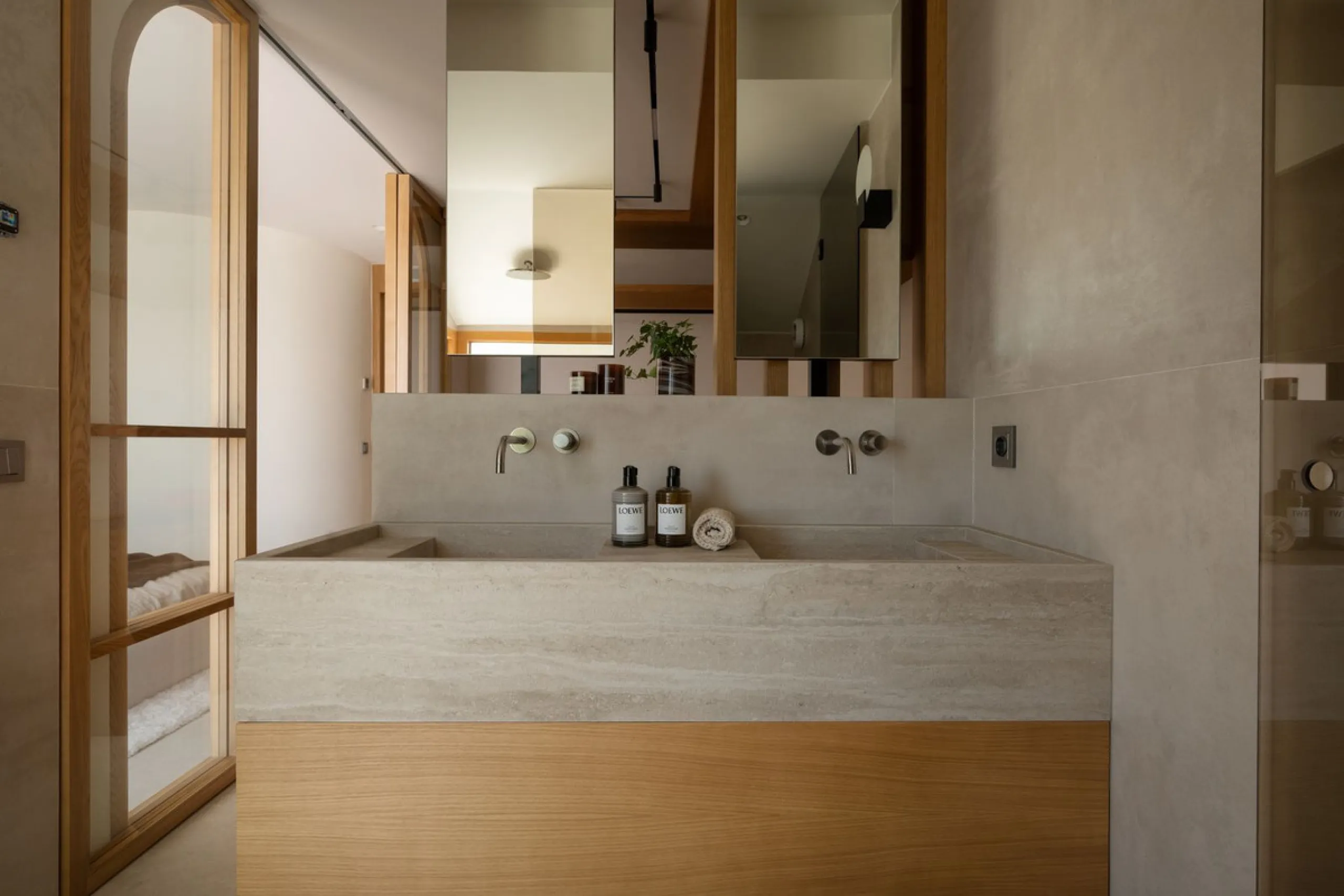 This elegant 4-bedroom, 4-bathroom townhouse in the heart of Aloha offers the perfect balance of style and convenience. With three en-suite bedrooms, it's designed for both comfort and privacy. The bright, open-plan living space flows onto spacious terrac
