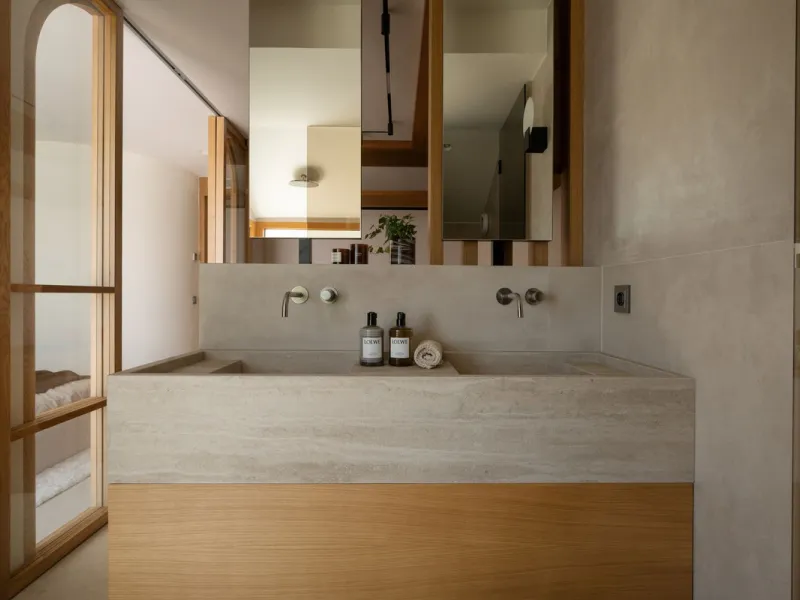 This elegant 4-bedroom, 4-bathroom townhouse in the heart of Aloha offers the perfect balance of style and convenience. With three en-suite bedrooms, it's designed for both comfort and privacy. The bright, open-plan living space flows onto spacious terrac