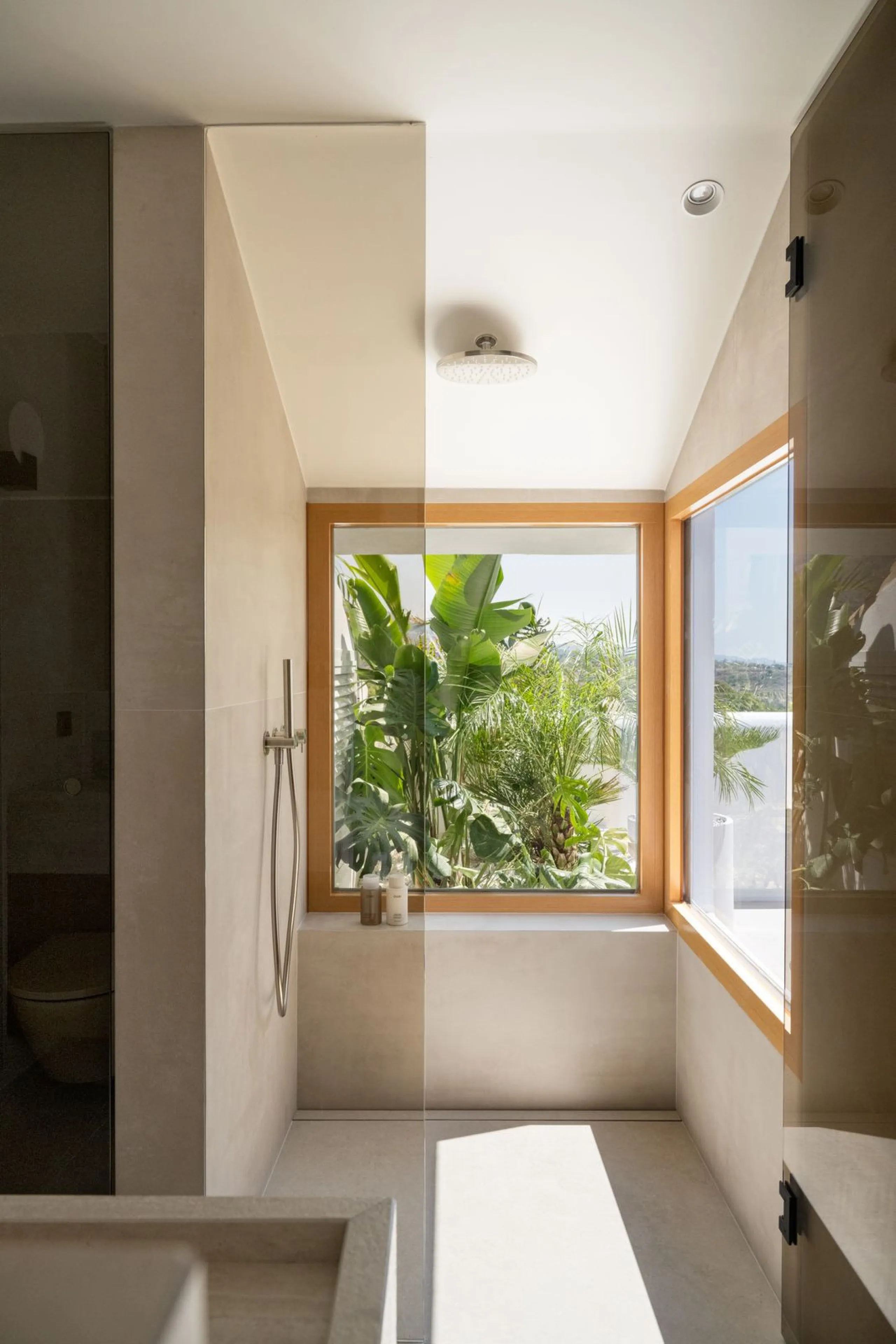 This elegant 4-bedroom, 4-bathroom townhouse in the heart of Aloha offers the perfect balance of style and convenience. With three en-suite bedrooms, it's designed for both comfort and privacy. The bright, open-plan living space flows onto spacious terrac
