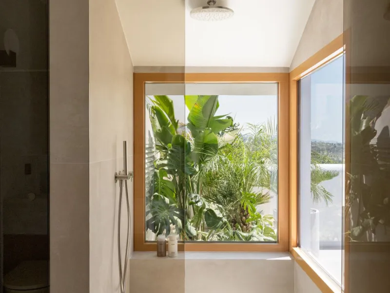 This elegant 4-bedroom, 4-bathroom townhouse in the heart of Aloha offers the perfect balance of style and convenience. With three en-suite bedrooms, it's designed for both comfort and privacy. The bright, open-plan living space flows onto spacious terrac
