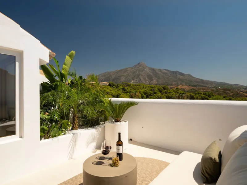 This elegant 4-bedroom, 4-bathroom townhouse in the heart of Aloha offers the perfect balance of style and convenience. With three en-suite bedrooms, it's designed for both comfort and privacy. The bright, open-plan living space flows onto spacious terrac