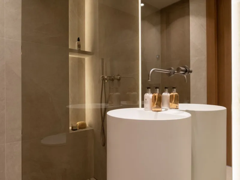 This elegant 4-bedroom, 4-bathroom townhouse in the heart of Aloha offers the perfect balance of style and convenience. With three en-suite bedrooms, it's designed for both comfort and privacy. The bright, open-plan living space flows onto spacious terrac