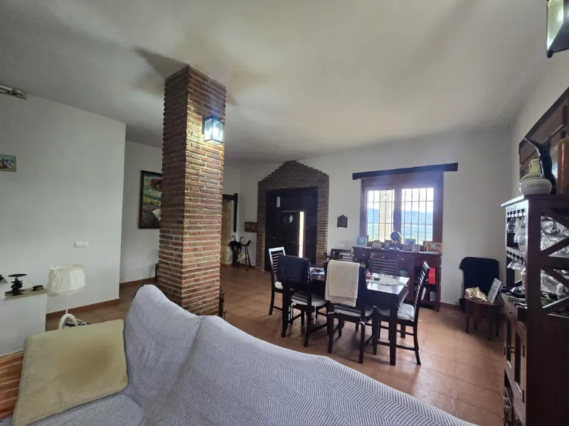 House - Finca - Cortijo в продаже в Cártama, Málaga. В доме 5 спален и 1 ванных комнат. Площадь дома 253 м². Площадь участка 8000 м²
