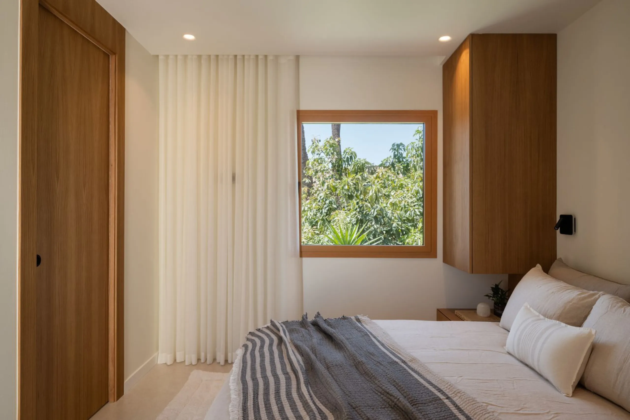 This elegant 4-bedroom, 4-bathroom townhouse in the heart of Aloha offers the perfect balance of style and convenience. With three en-suite bedrooms, it's designed for both comfort and privacy. The bright, open-plan living space flows onto spacious terrac
