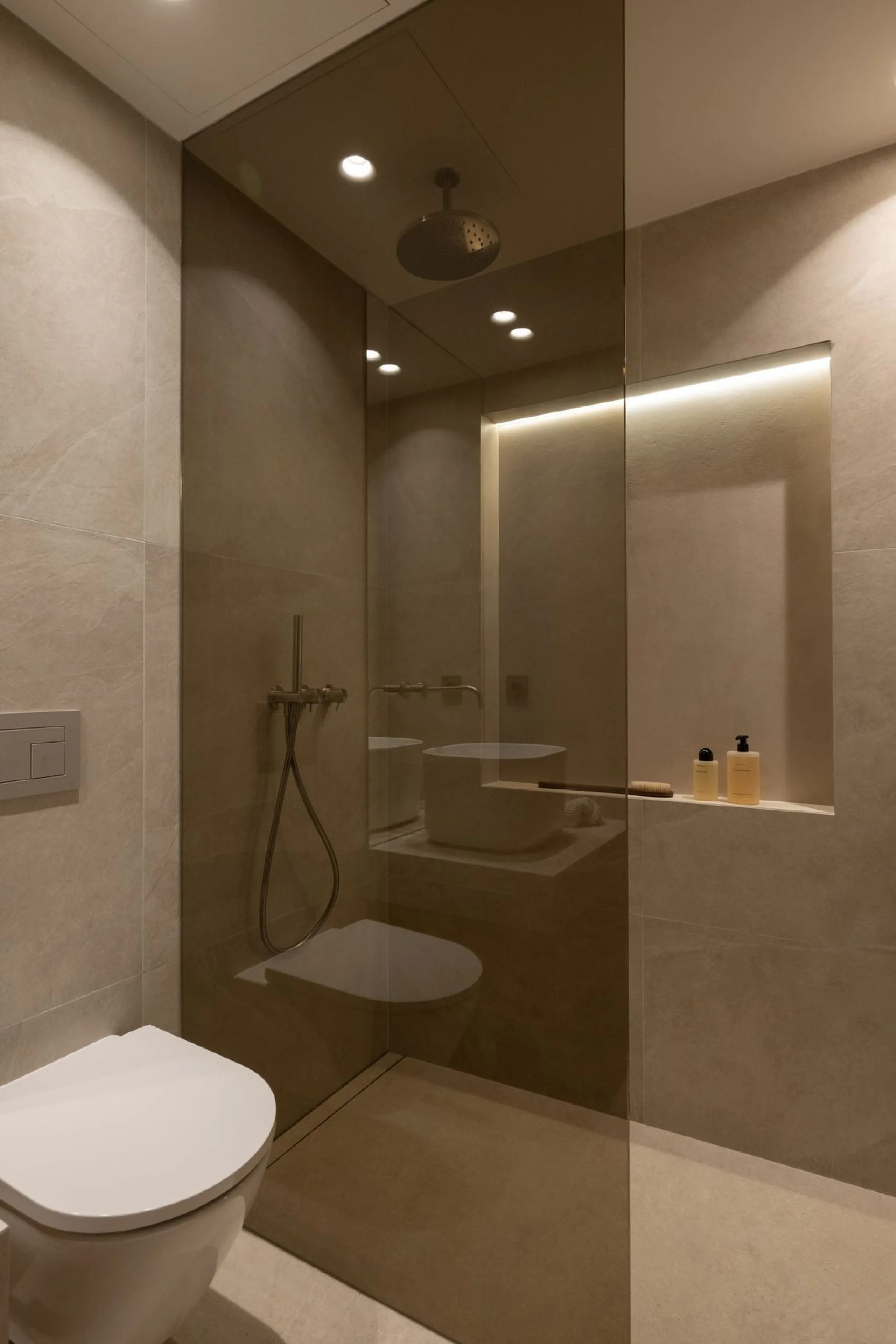 This elegant 4-bedroom, 4-bathroom townhouse in the heart of Aloha offers the perfect balance of style and convenience. With three en-suite bedrooms, it's designed for both comfort and privacy. The bright, open-plan living space flows onto spacious terrac
