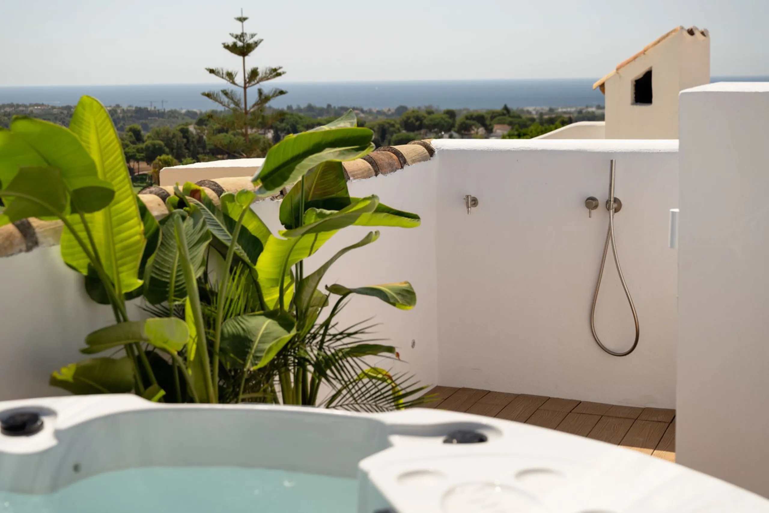 This elegant 4-bedroom, 4-bathroom townhouse in the heart of Aloha offers the perfect balance of style and convenience. With three en-suite bedrooms, it's designed for both comfort and privacy. The bright, open-plan living space flows onto spacious terrac