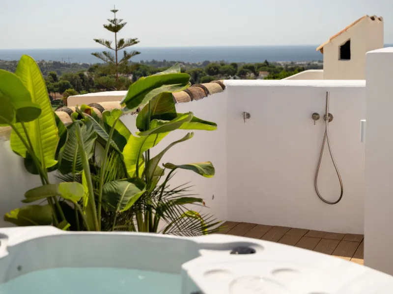 This elegant 4-bedroom, 4-bathroom townhouse in the heart of Aloha offers the perfect balance of style and convenience. With three en-suite bedrooms, it's designed for both comfort and privacy. The bright, open-plan living space flows onto spacious terrac