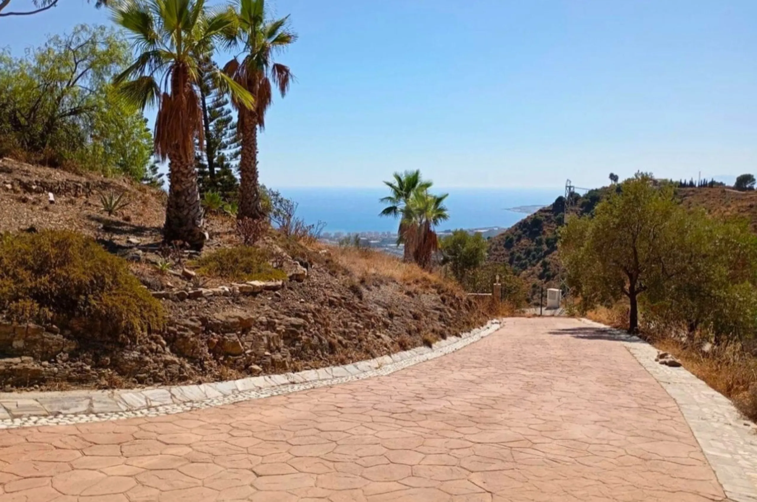 Exceptional Hilltop Villa with Panoramic Views