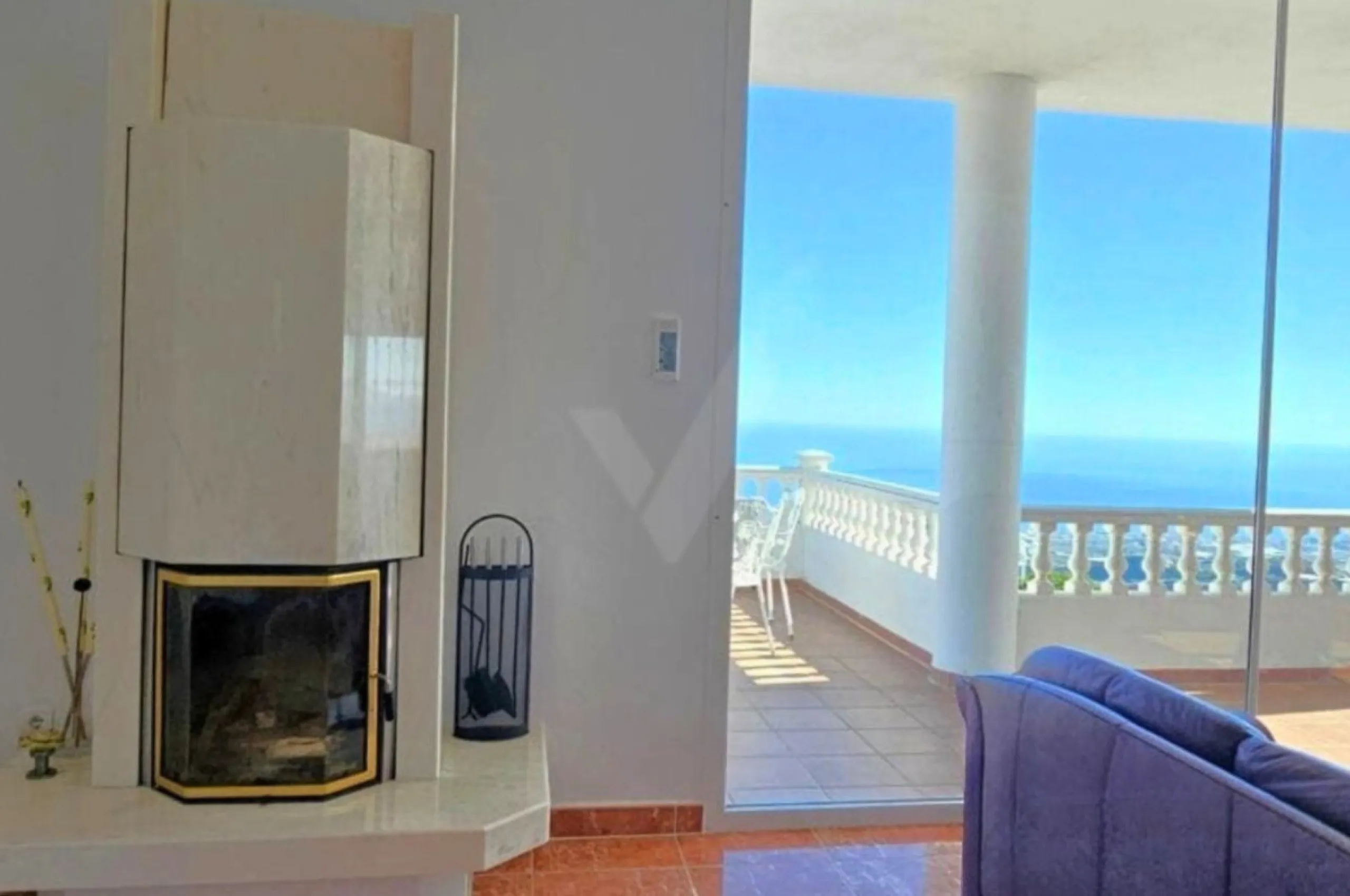 Exceptional Hilltop Villa with Panoramic Views