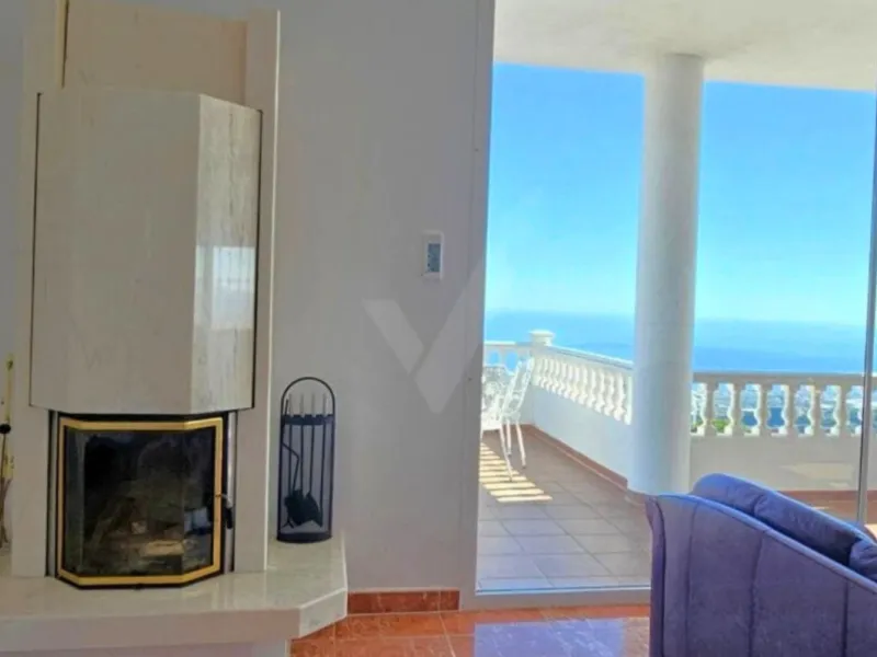 Exceptional Hilltop Villa with Panoramic Views