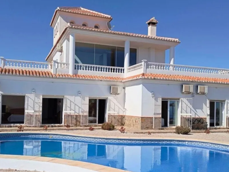 Exceptional Hilltop Villa with Panoramic Views