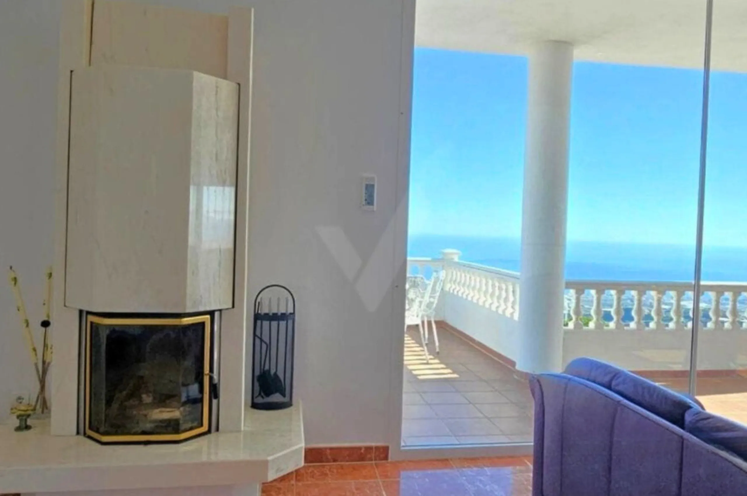 Exceptional Hilltop Villa with Panoramic Views