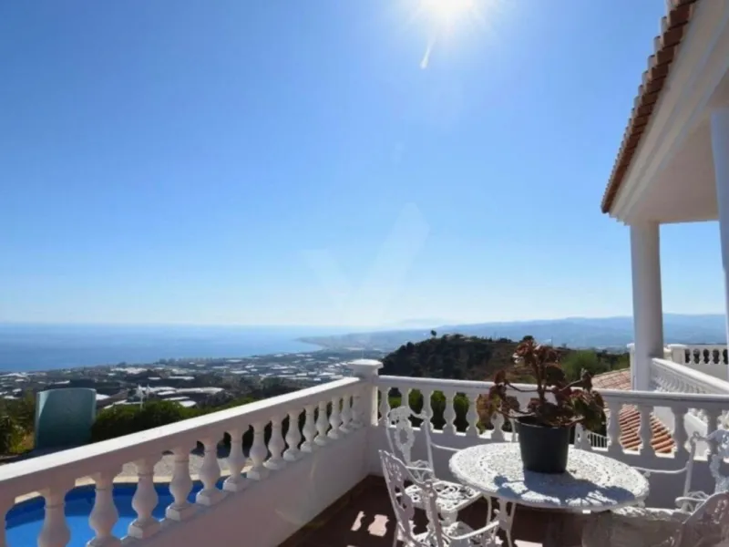 Exceptional Hilltop Villa with Panoramic Views