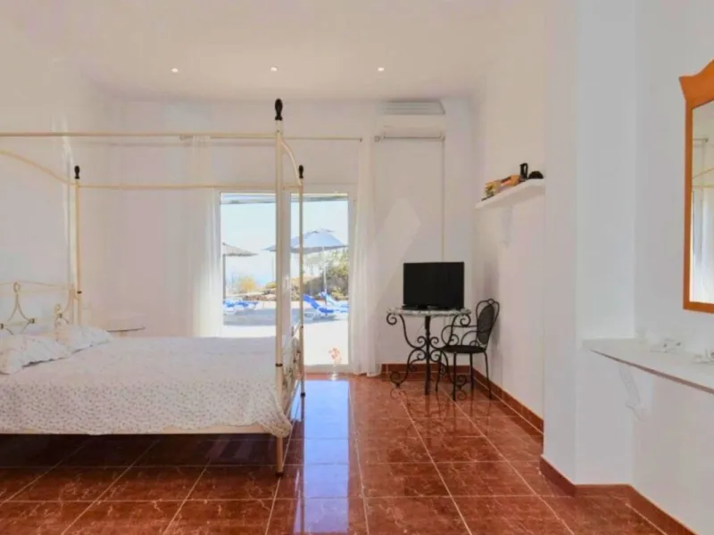 Exceptional Hilltop Villa with Panoramic Views