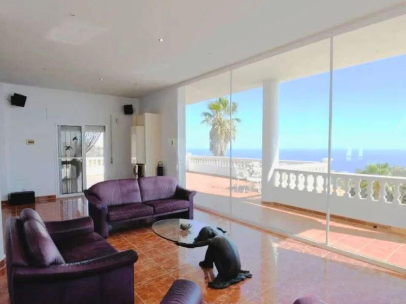 Exceptional Hilltop Villa with Panoramic Views