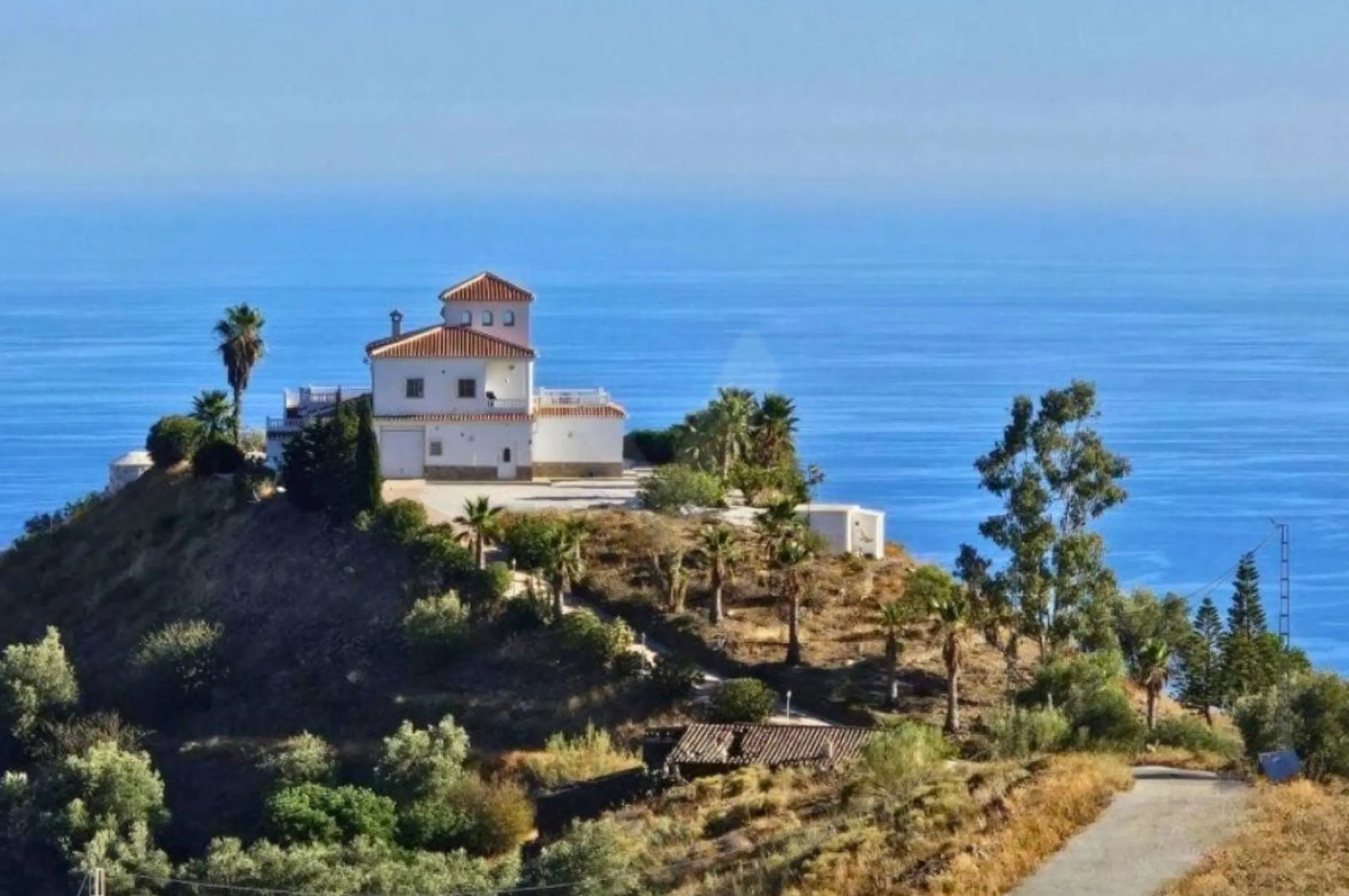 Exceptional Hilltop Villa with Panoramic Views