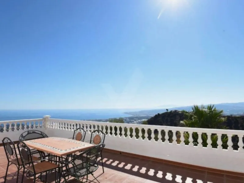 Exceptional Hilltop Villa with Panoramic Views