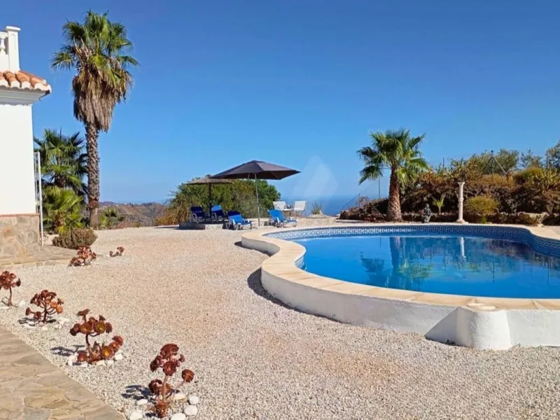 Exceptional Hilltop Villa with Panoramic Views