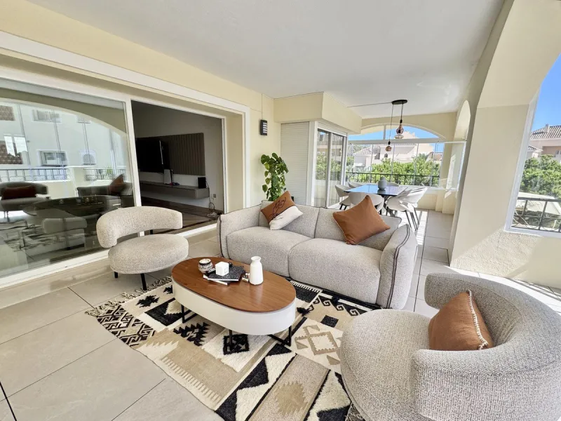 Stunning Three-Bedroom Apartment in Hacienda Playa, Elviria..