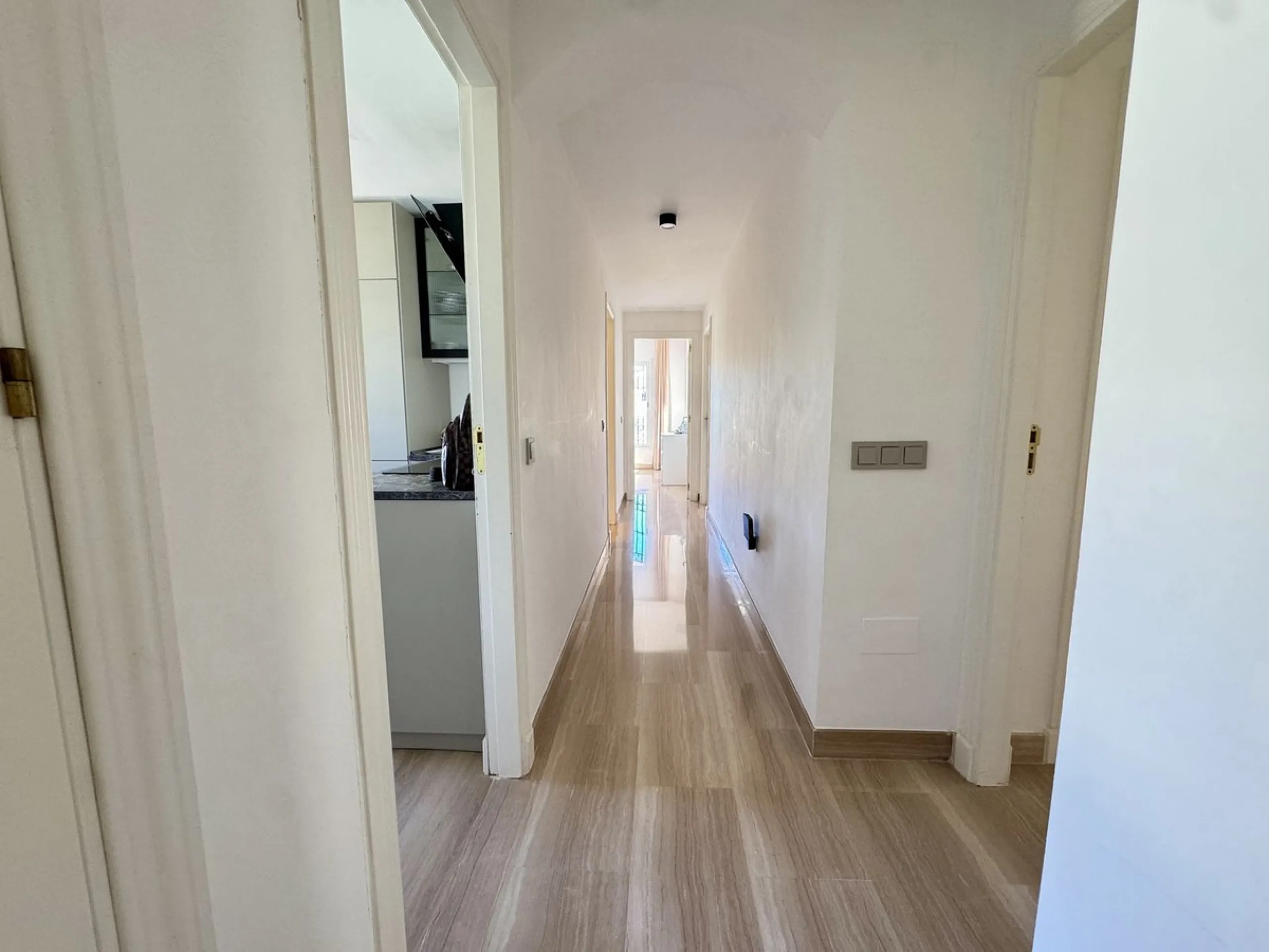 Stunning Three-Bedroom Apartment in Hacienda Playa, Elviria..