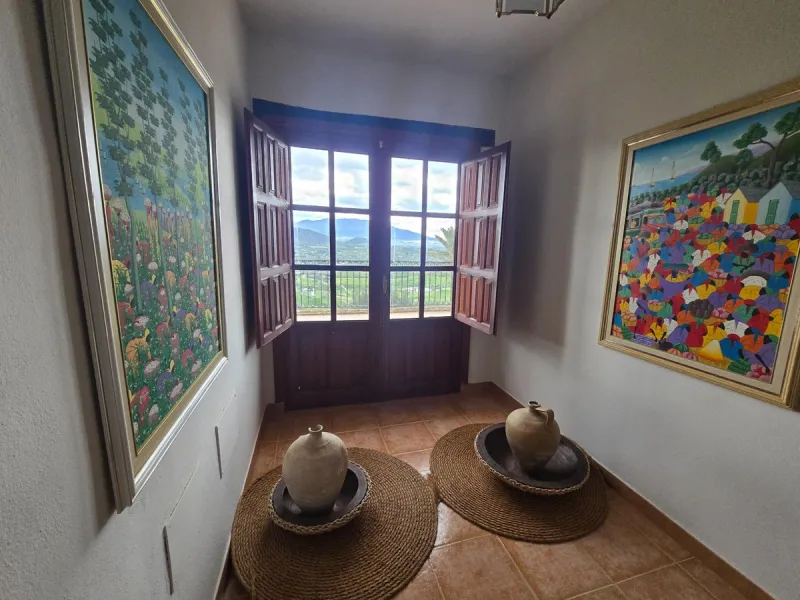 House - Finca - Cortijo в продаже в Cártama, Málaga. В доме 5 спален и 1 ванных комнат. Площадь дома 253 м². Площадь участка 8000 м²