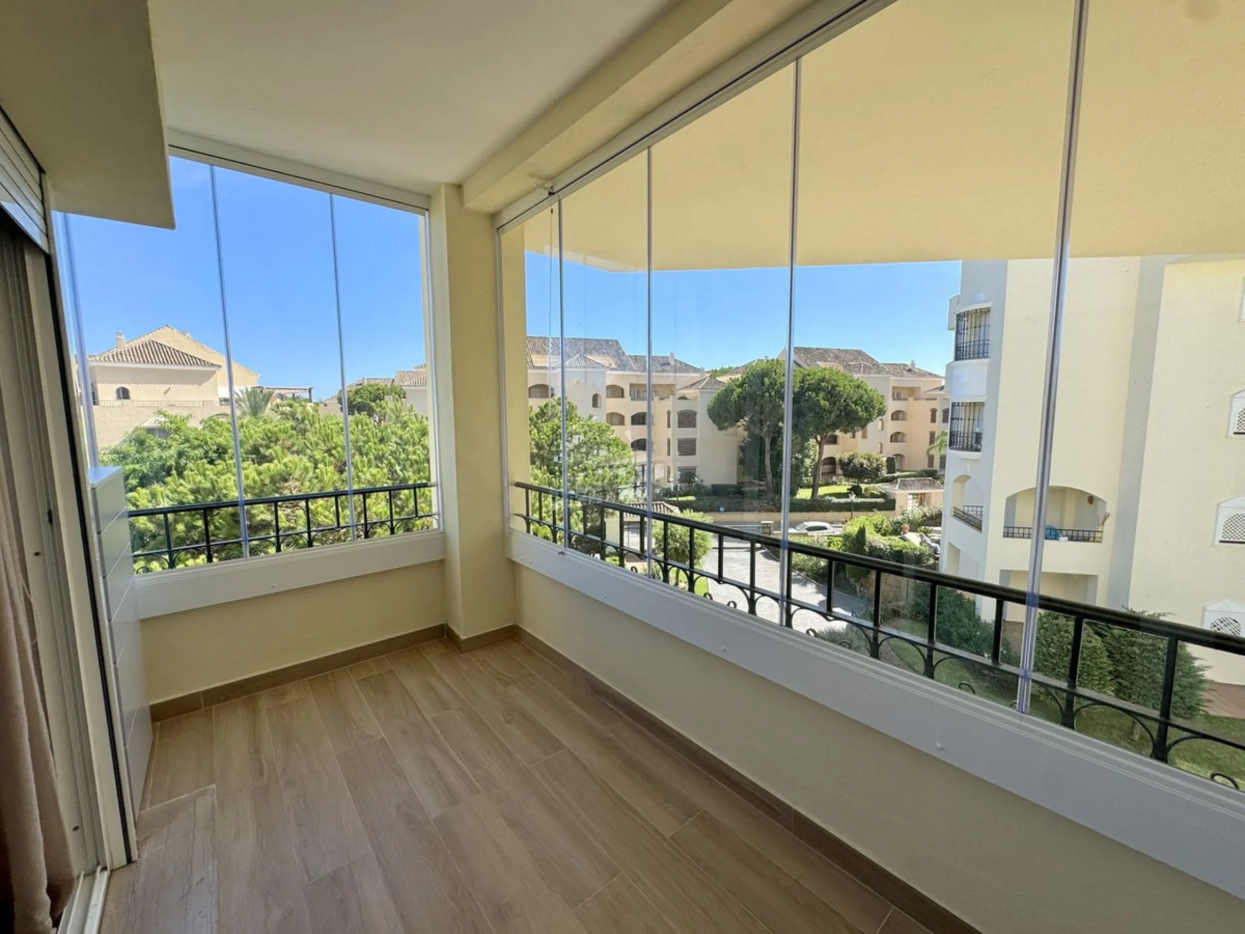 Stunning Three-Bedroom Apartment in Hacienda Playa, Elviria..