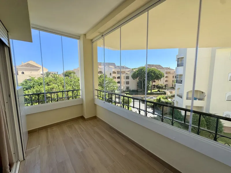 Stunning Three-Bedroom Apartment in Hacienda Playa, Elviria..