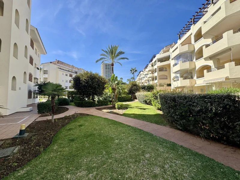 Stunning Three-Bedroom Apartment in Hacienda Playa, Elviria..