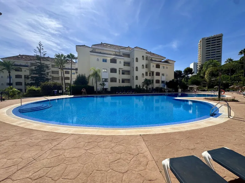 Stunning Three-Bedroom Apartment in Hacienda Playa, Elviria..