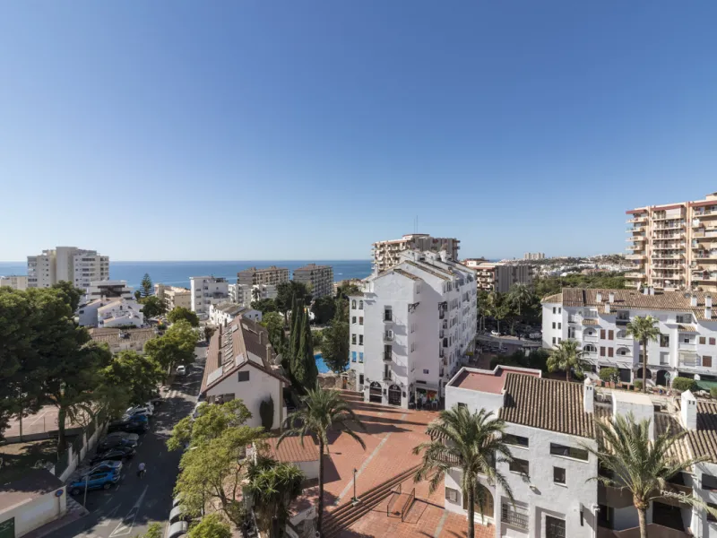 Wonderful apartment for sale, with an excellent location, sea views, surrounded by amenities, and just a few minutes' walk from the beach.