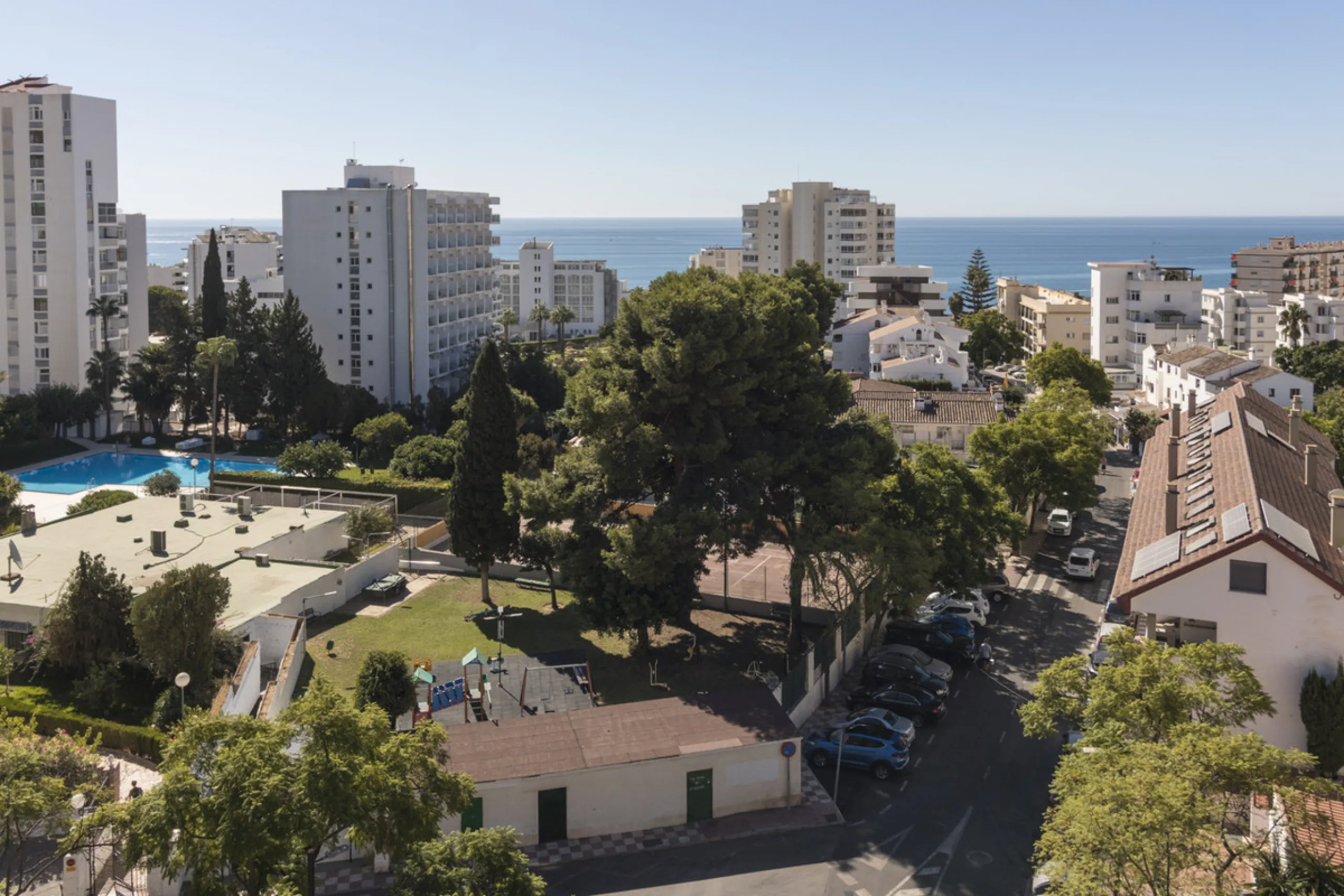 Wonderful apartment for sale, with an excellent location, sea views, surrounded by amenities, and just a few minutes' walk from the beach.